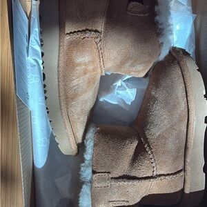 EUC UGG Mini Bailey Bow II- 8T